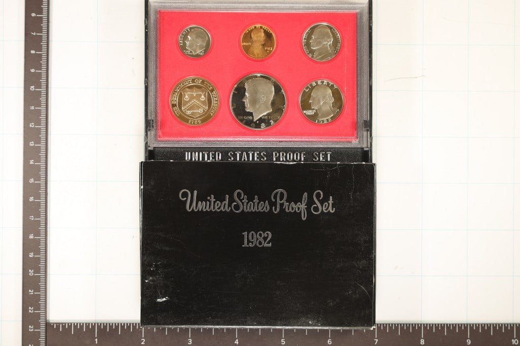 1982 US PROOF SET (WITH BOX) & WITH CERTIFICATE (1 of 2)