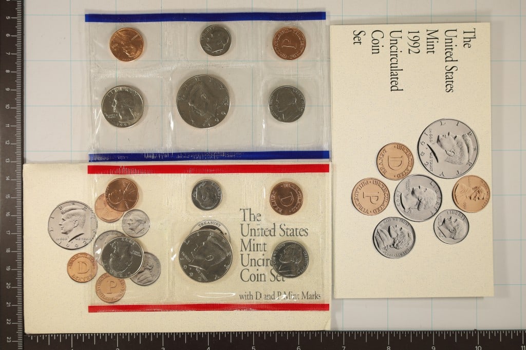 1992 US MINT SET (UNC) P/D (WITH ENVELOPE) AND (1 of 2)