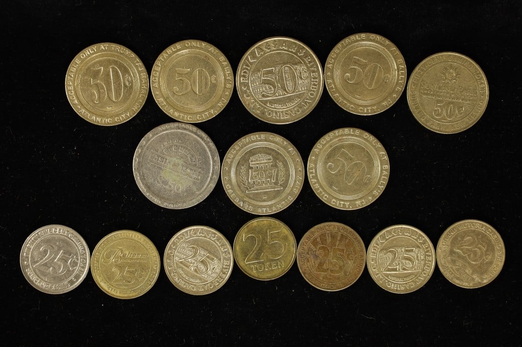 15 ASSORTED 25 CENT & 50 CENT METAL CASINO TOKENS (1 of 2)