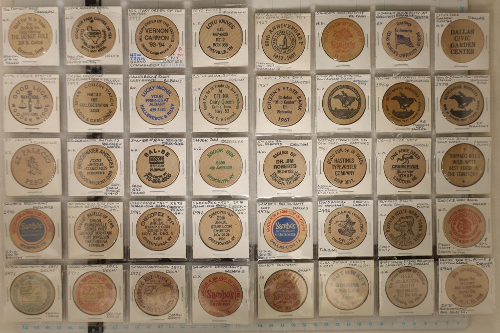 40 ASSORTED WOODEN NICKELS: SNOOK INN, DO-NUT: HOLE, DAIRY QUEEN, HONORING BUFFALO SABRES, NEBRASKA PONY EXPRESS STATION, NORTH PLATTE BUFFALO BILL'S HOME TOWN, SAMBOS, GREETINGS TO ROMANIA, HASTINGS TYPEWRITER COMPANY, GOTHENBURG NEBRASKA HOME OF