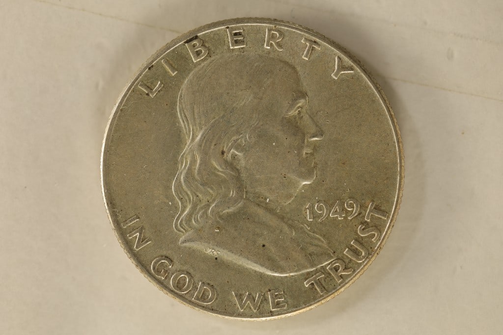 1949 SILVER  FRANKLIN HALF DOLLAR (1 of 2)