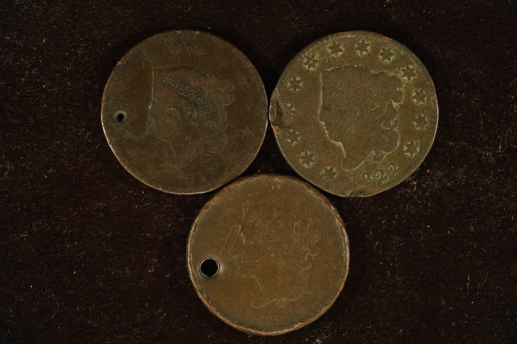 3 US LARGE CENTS: 1817 (WITH HOLE), 1822 (RIM (1 of 2)