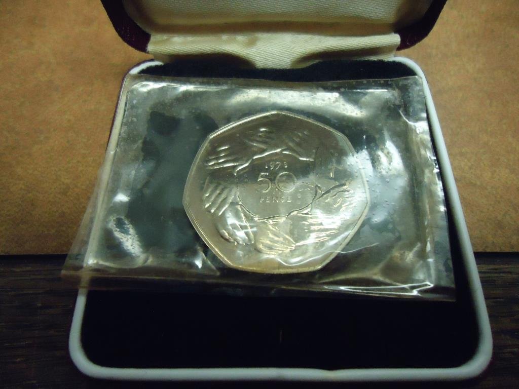 1973 GREAT BRITAIN 50 PENCE UNC ORIGINAL ROYAL MINT (1 of 3)