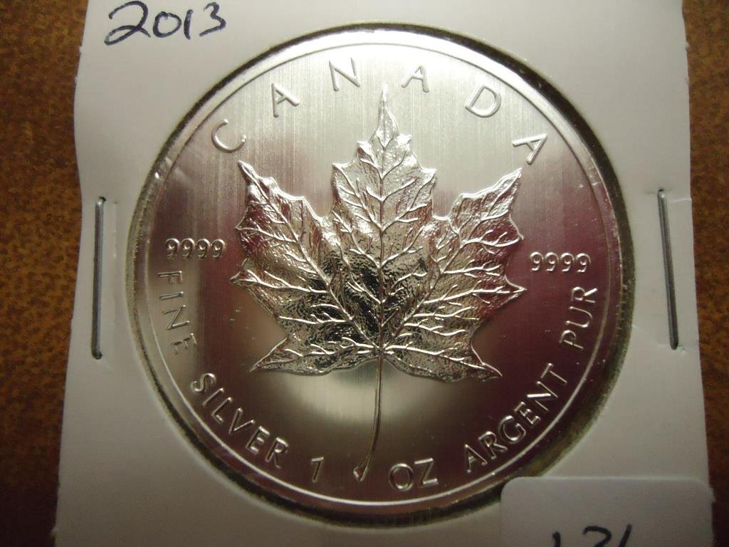 2013 CANADA SILVER $5 MAPLE LEAF UNC (1 of 2)