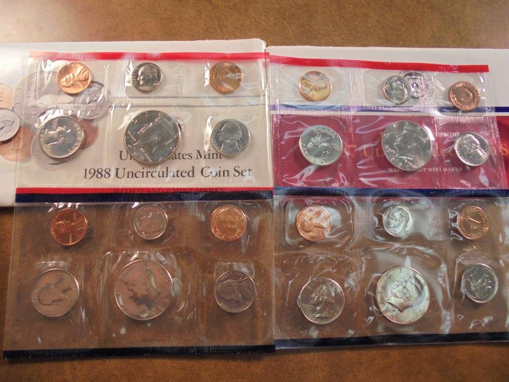 1987 & 1988 US MINT SETS P/D (WITH ENVELOPES) (1 of 2)