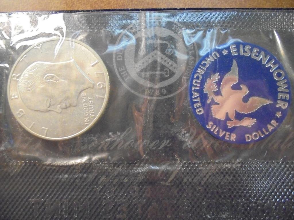 1971-S  IKE SILVER DOLLAR UNCIRCULATED (BLUE PACK) (1 of 2)