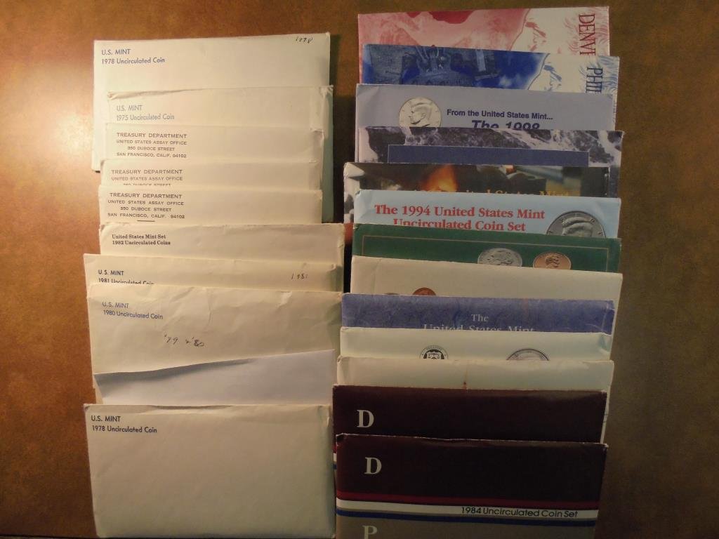 22 US MINT SETS (UNC) P/D (WITH ENVELOPES) 1968, (1 of 2)