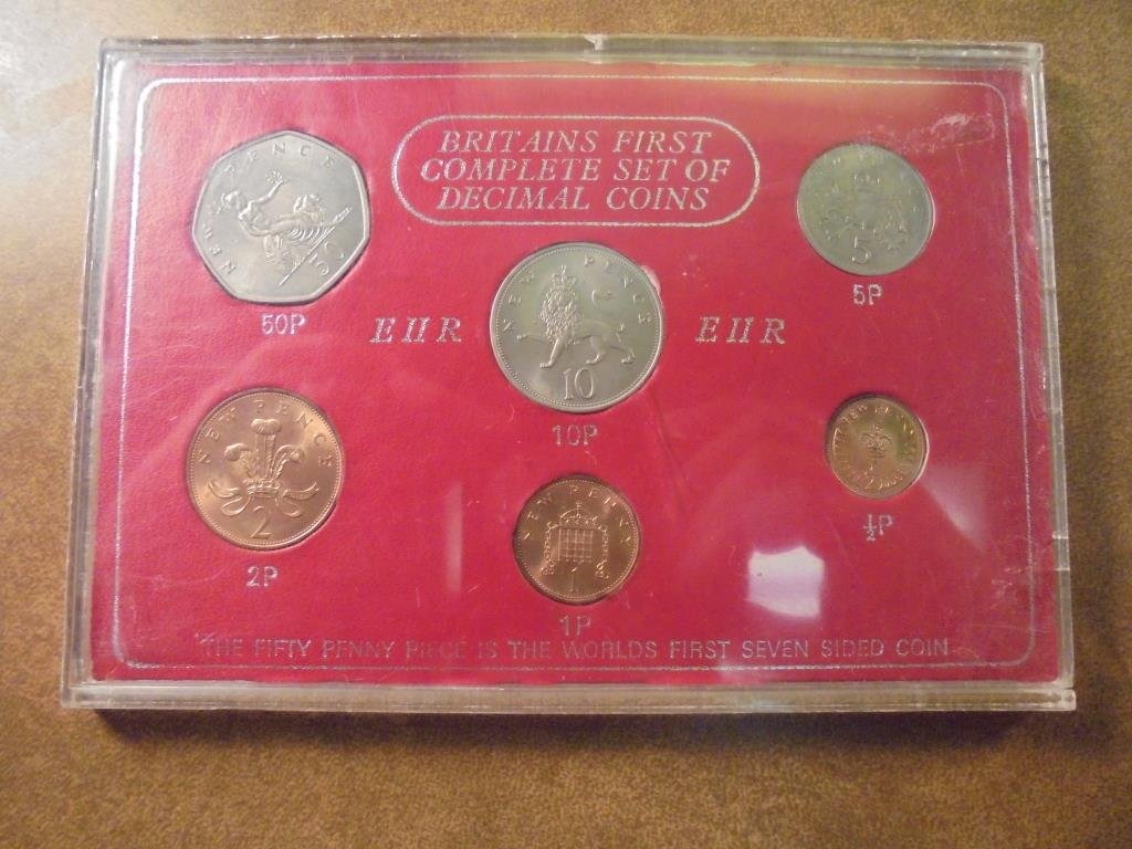 BRITAINS 1ST COMPLETE SET OF DECIMAL COINS (1 of 2)