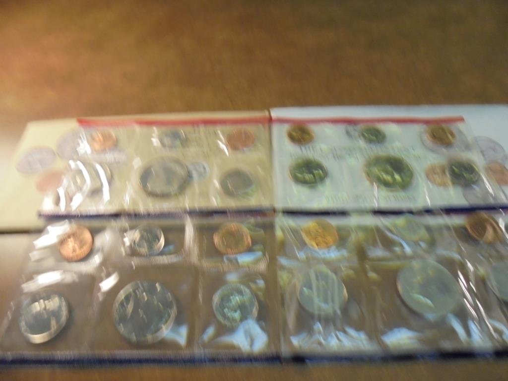 1989 & 1990 US MINT SETS P/D (WITH ENVELOPES) (1 of 2)
