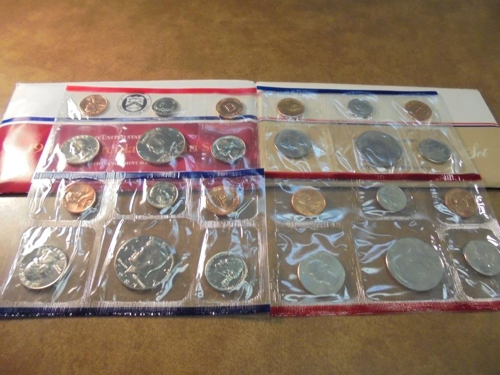 1986 & 1987 US MINT SETS P/D (WITH ENVELOPES) (1 of 2)