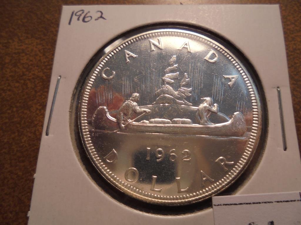 1962 CANADA SILVER DOLLAR UNC (1 of 2)