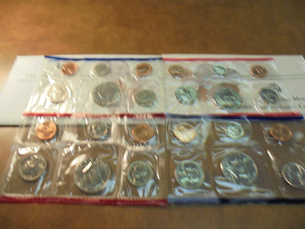 1988 & 1989 US MINT SETS P/D (WITH ENVELOPES) (1 of 2)