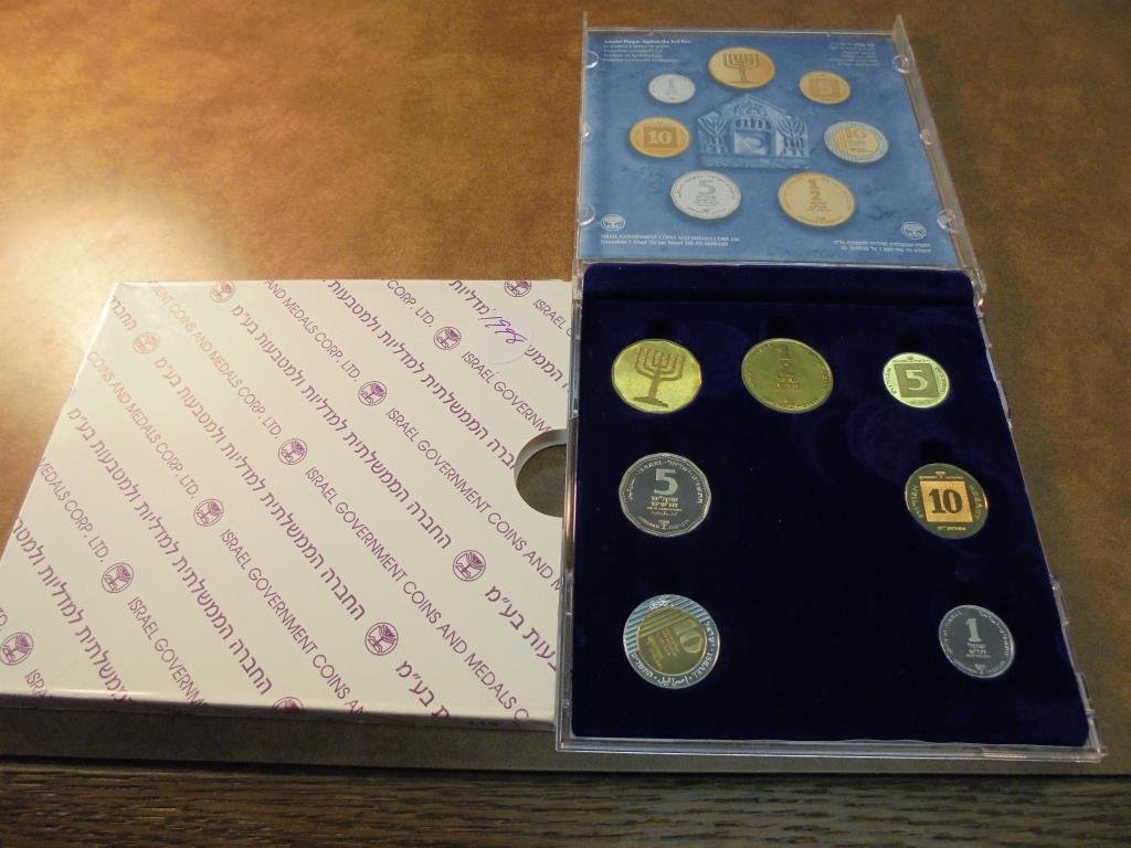 1998 HANUKKA MINT SET ORIGINAL MINT PACKAGING (1 of 2)
