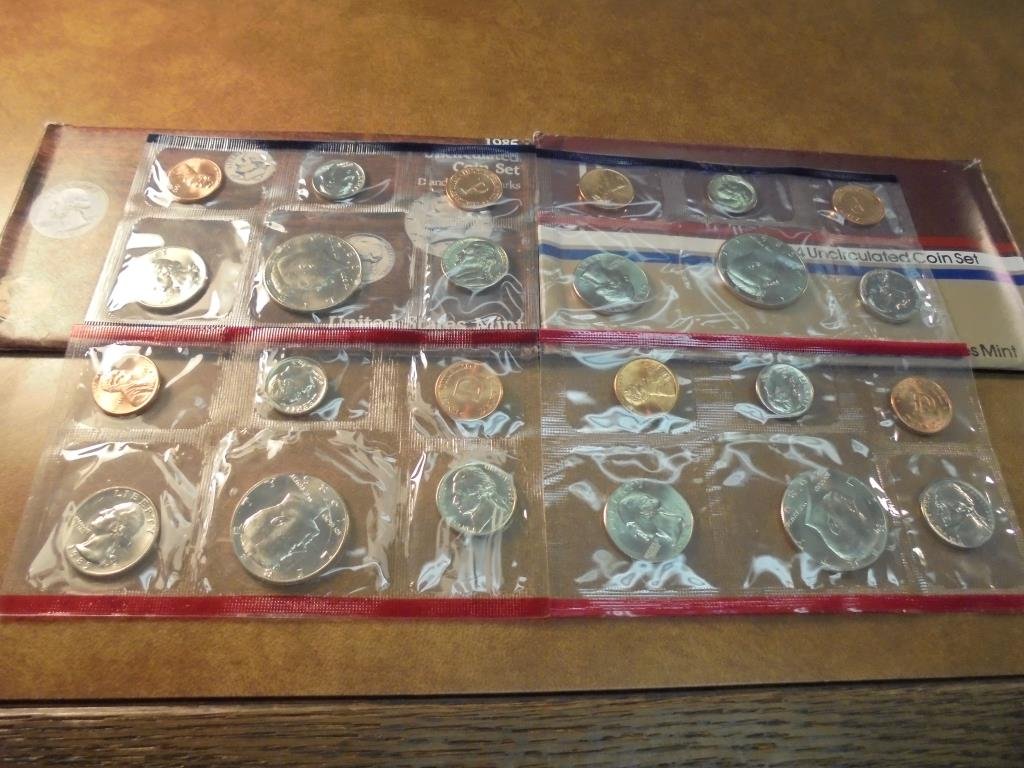 1984 & 1985 US MINT SETS P/D (WITH ENVELOPES) (1 of 2)