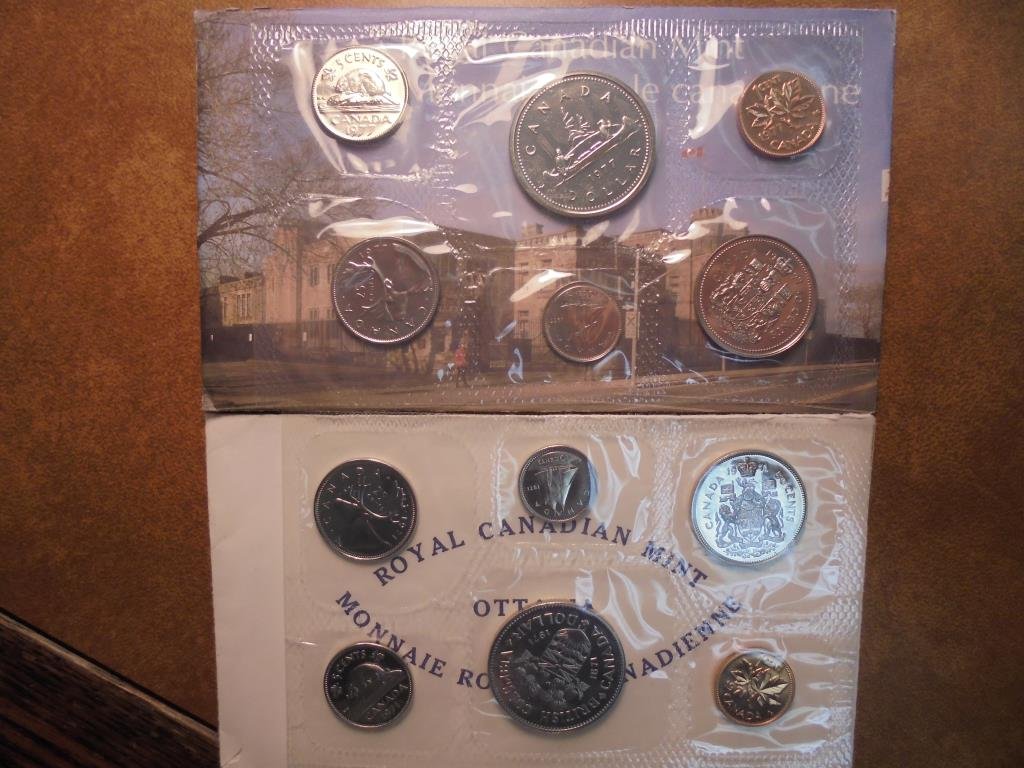 1971 & 1977 CANADA (PF LIKE) SETS WITH ENVELOPES (1 of 2)
