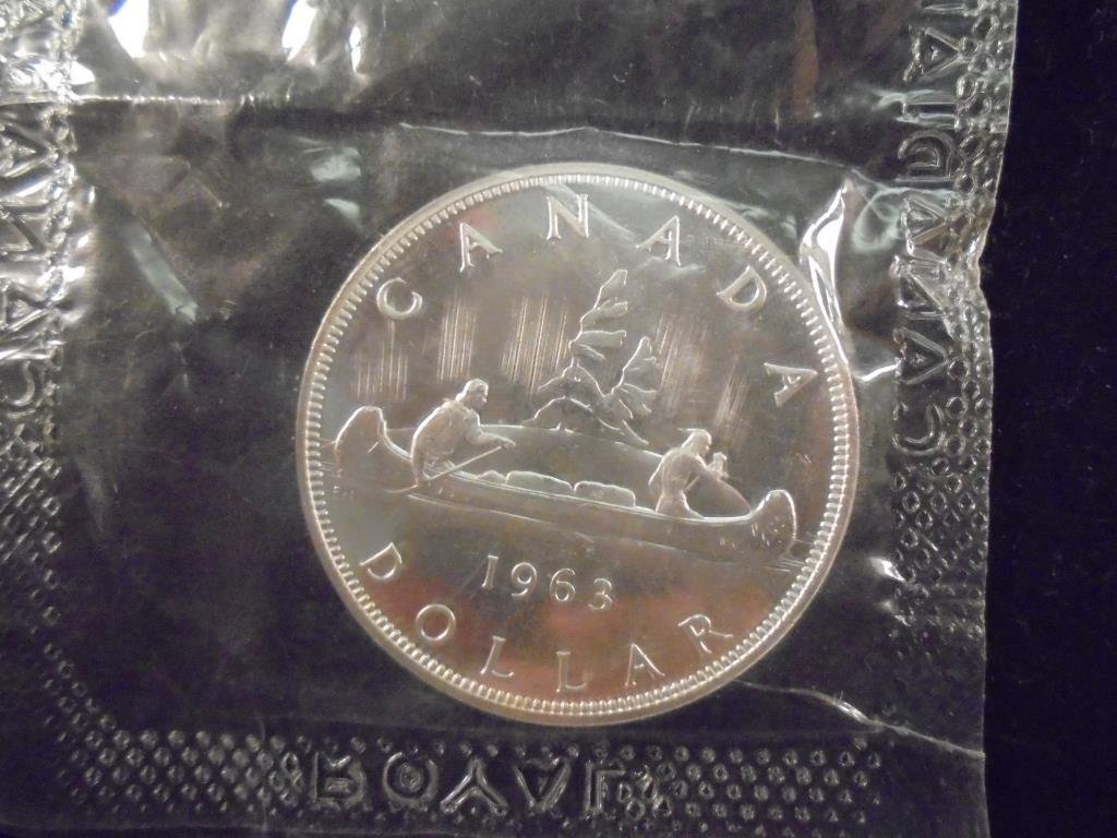1963 CANADA SILVER DOLLAR UNC (1 of 2)