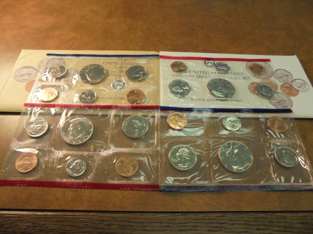 1989 & 1990 US MINT SETS P/D (WITH ENVELOPES) (1 of 2)