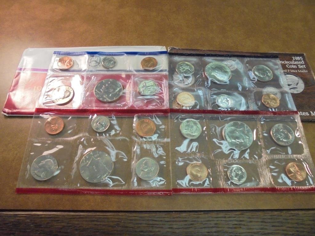 1985 & 1987 US MINT SETS P/D (WITH ENVELOPES) (1 of 2)