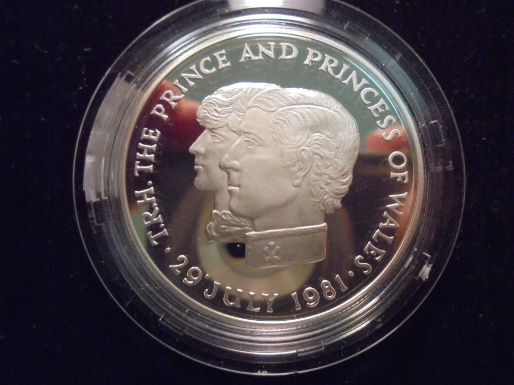 1981 MAURITIUS SILVER PROOF 10 RUPEES (1 of 2)