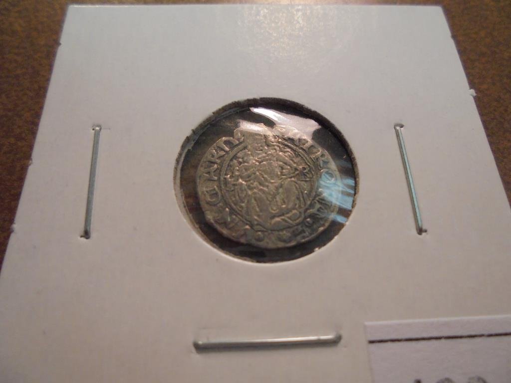 CIRCA 1526-64 HUNGARY SILVER DENAR FERDINAND I ERA: HOLY ROMAN EMPIRE AR DENAR DEPICTING THE HUNGARIAN COAT OF ARMS WITH MADONNA AND CHILD VERSO.