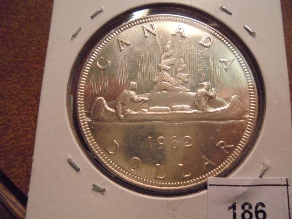 1962 CANADA SILVER DOLLAR UNC (1 of 2)