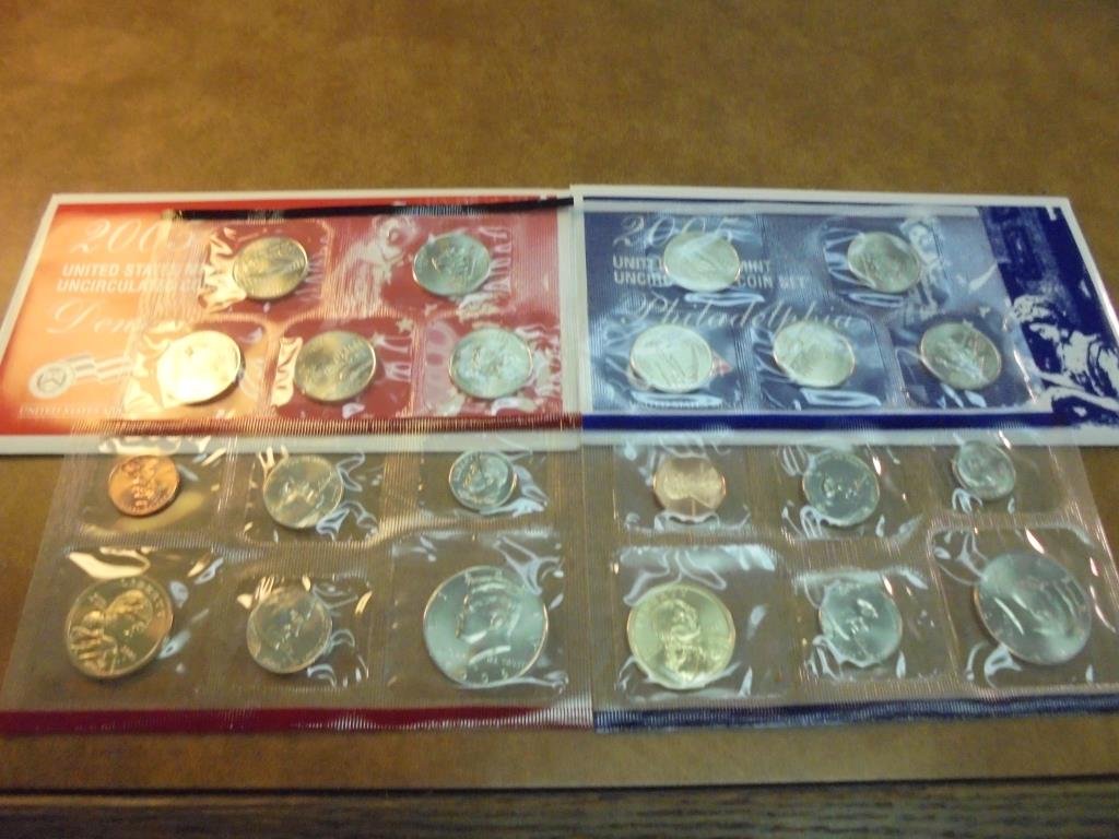 2005 US MINT SET (UNC) P/D (WITH ENVELOPE) (1 of 2)