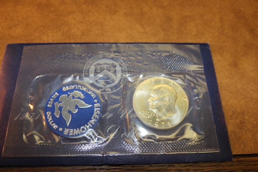 1971-S  IKE SILVER DOLLAR UNCIRCULATED (BLUE PACK) (1 of 3)