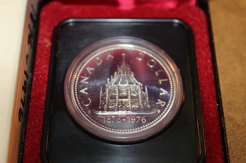 1976 CANADA PARLIAMENT SILVER DOLLAR PROOF (1 of 3)