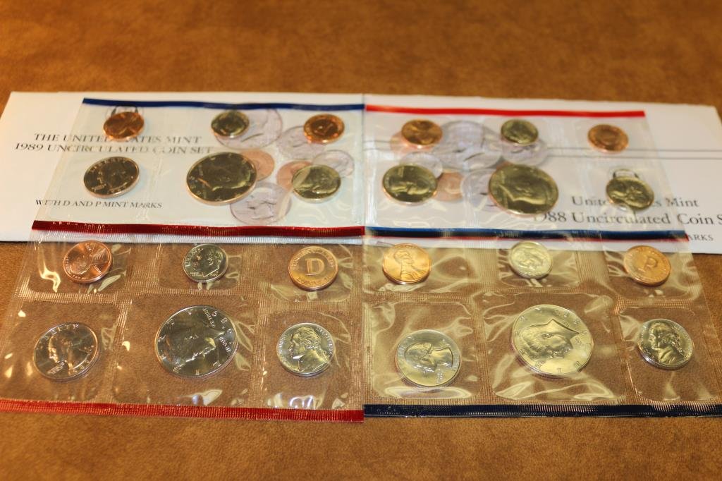 1988 & 1989 US MINT SETS P/D (WITH ENVELOPES) (1 of 2)
