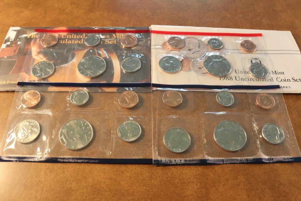 1988 & 1995 US MINT SETS P/D (WITH ENVELOPES) (1 of 2)