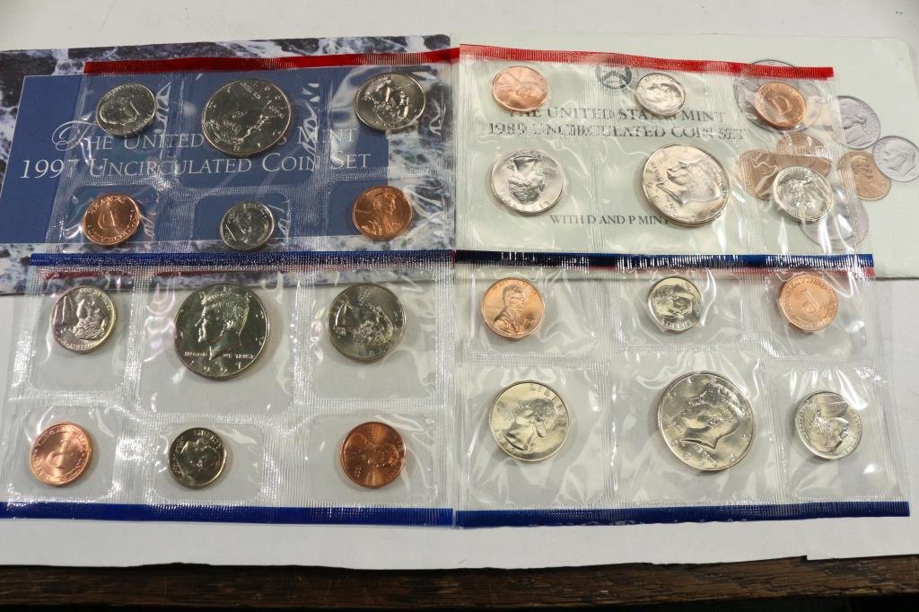 1989 & 1997 US MINT SETS P/D (WITH ENVELOPES) (1 of 2)