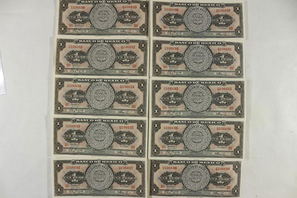 10-1967 MEXICO CRISP UNC 1 PESO NOTES (1 of 2)