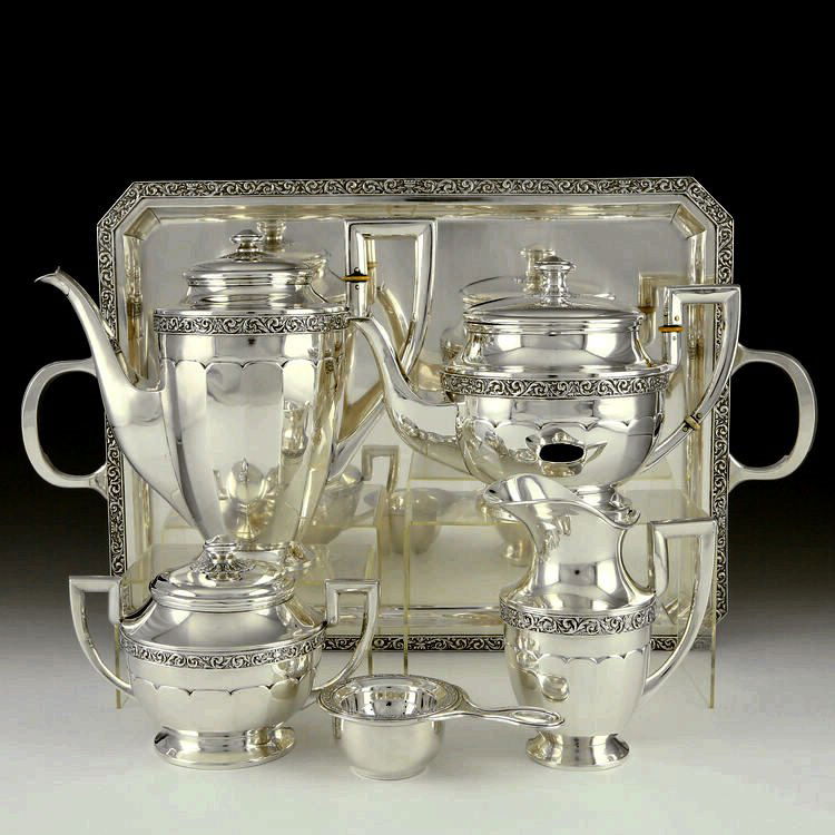 1934 Spanish silver teapot (1 of 10)