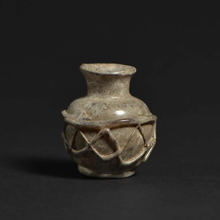 1-3 century Roman grid pattern glass bottle: Age: about 1-3 century