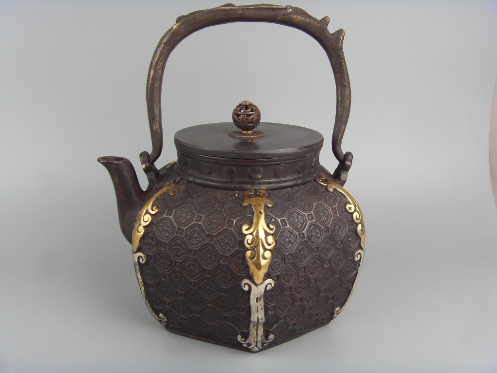 Japanese-style hand-iron kettle (1 of 6)