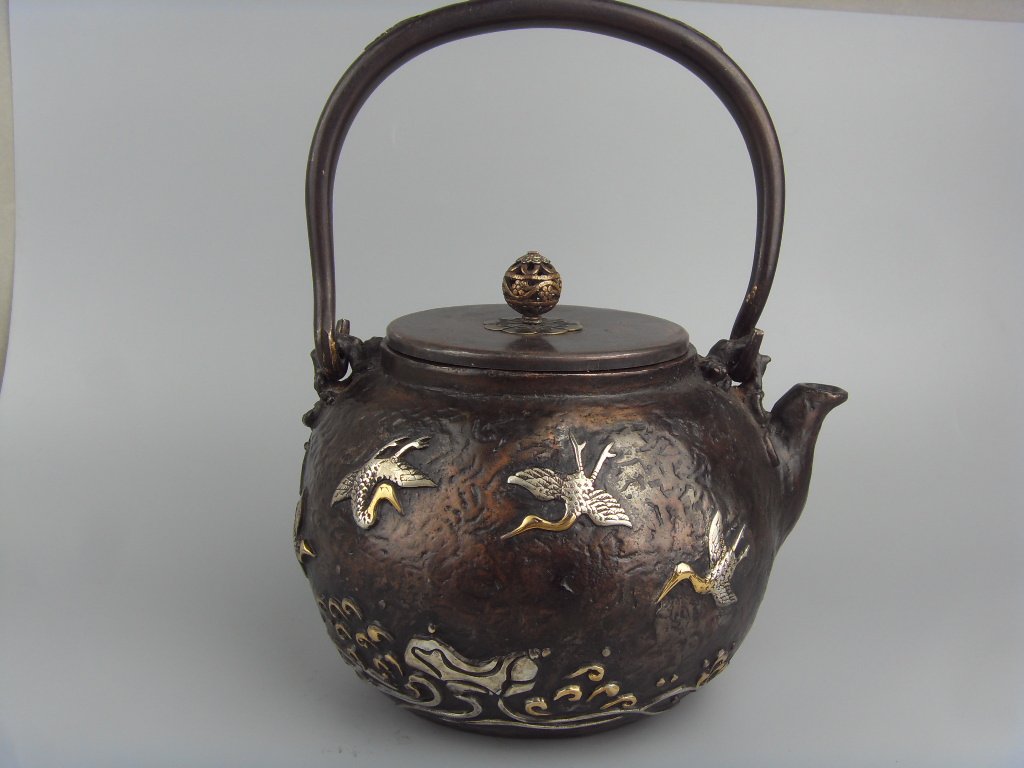 Japanese-style hand-iron kettle (1 of 6)