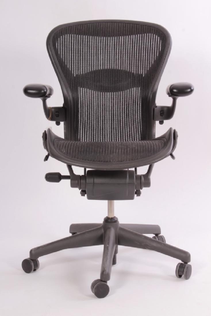 Herman Miller Aeron Adjustable Desk Chair (1 of 5)