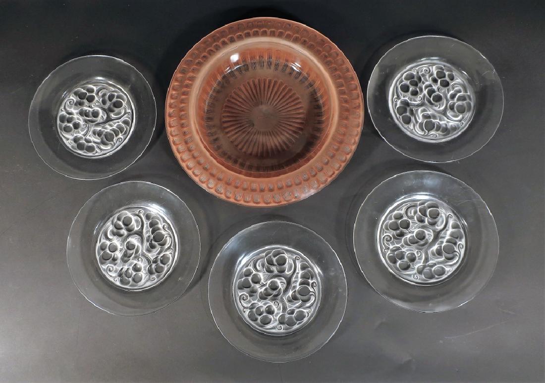 Lalique: 5 Clos Vougeot Plates and Marguerite Bowl (1 of 7)