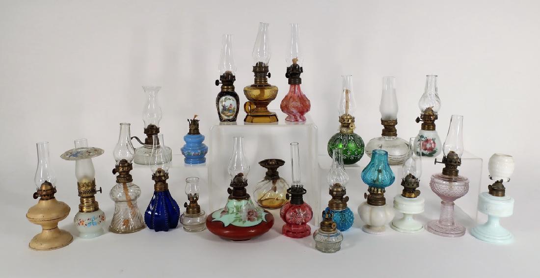 19 Oil Lamps. 19th C., Various Glasses (1 of 5)