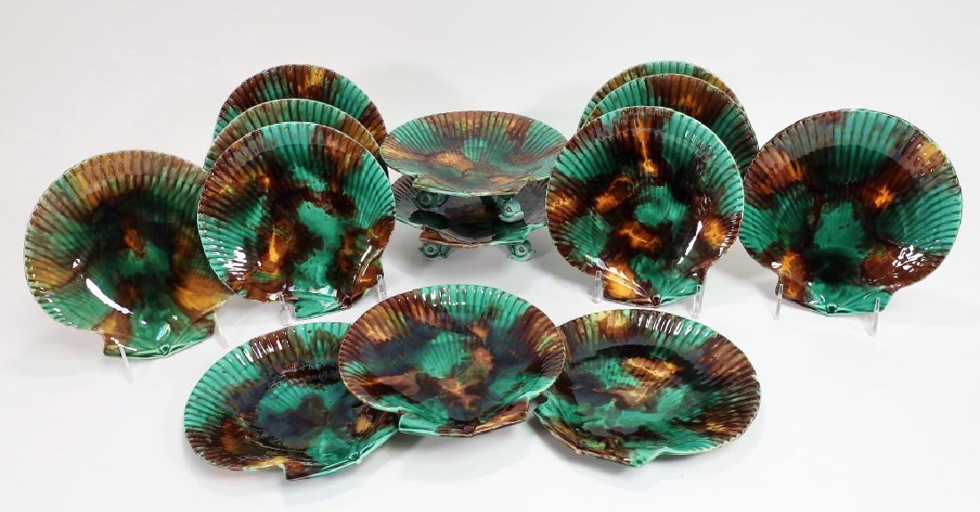 12 Wedgwood Scallop Plates & Servers, 1880. (1 of 6)