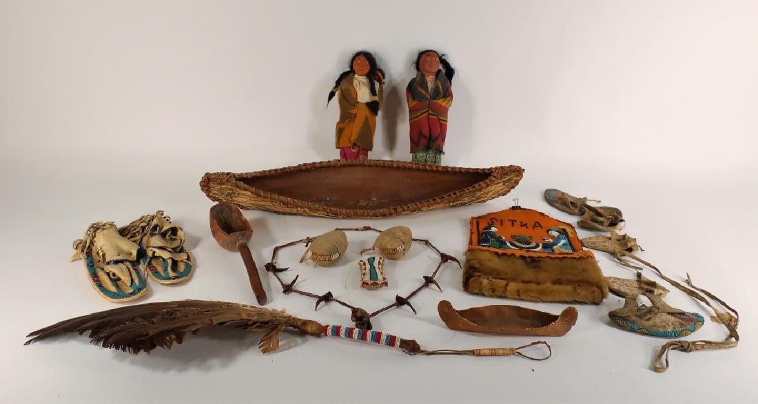 Native American Artifacts: Moccasins/Beadwork, etc (1 of 5)