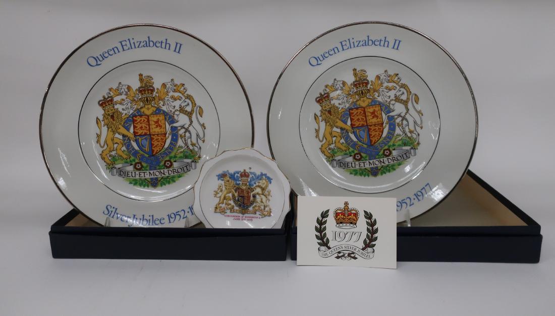 Pr. Q.E.II Silver Jubilee (1952-1977) Plates: Porcelain commemorative plates in boxes. Produced by Wood and Sons, England. Also, a 1953 coronation shaped edge dish. Dimensions: (EPEN24210/2) (JP)