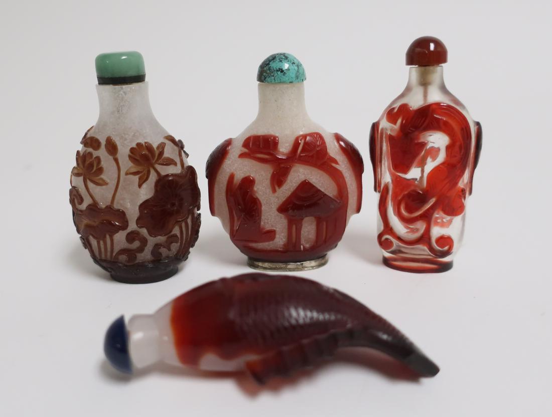 4 Chinese Glass Snuff Bottles (1 of 3)