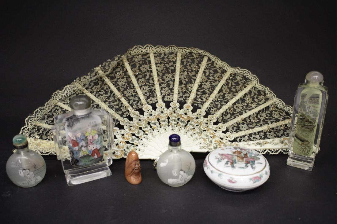 4 Chinese Snuff Bottles and a Rouge Box (1 of 3)