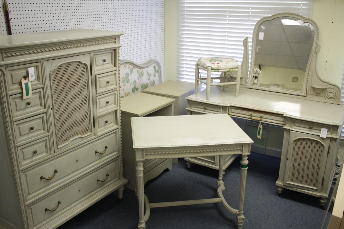 7 Piece French Provincial Pntd. Wood Bedroom Suite (1 of 3)