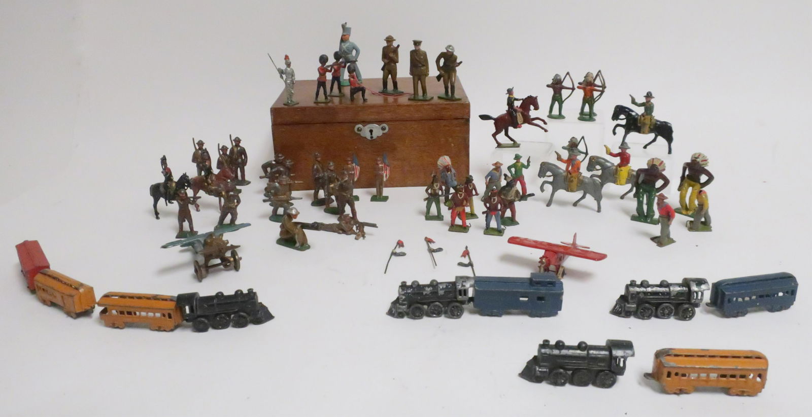 Collection Toy Solders, Trains and Planes (1 of 1)