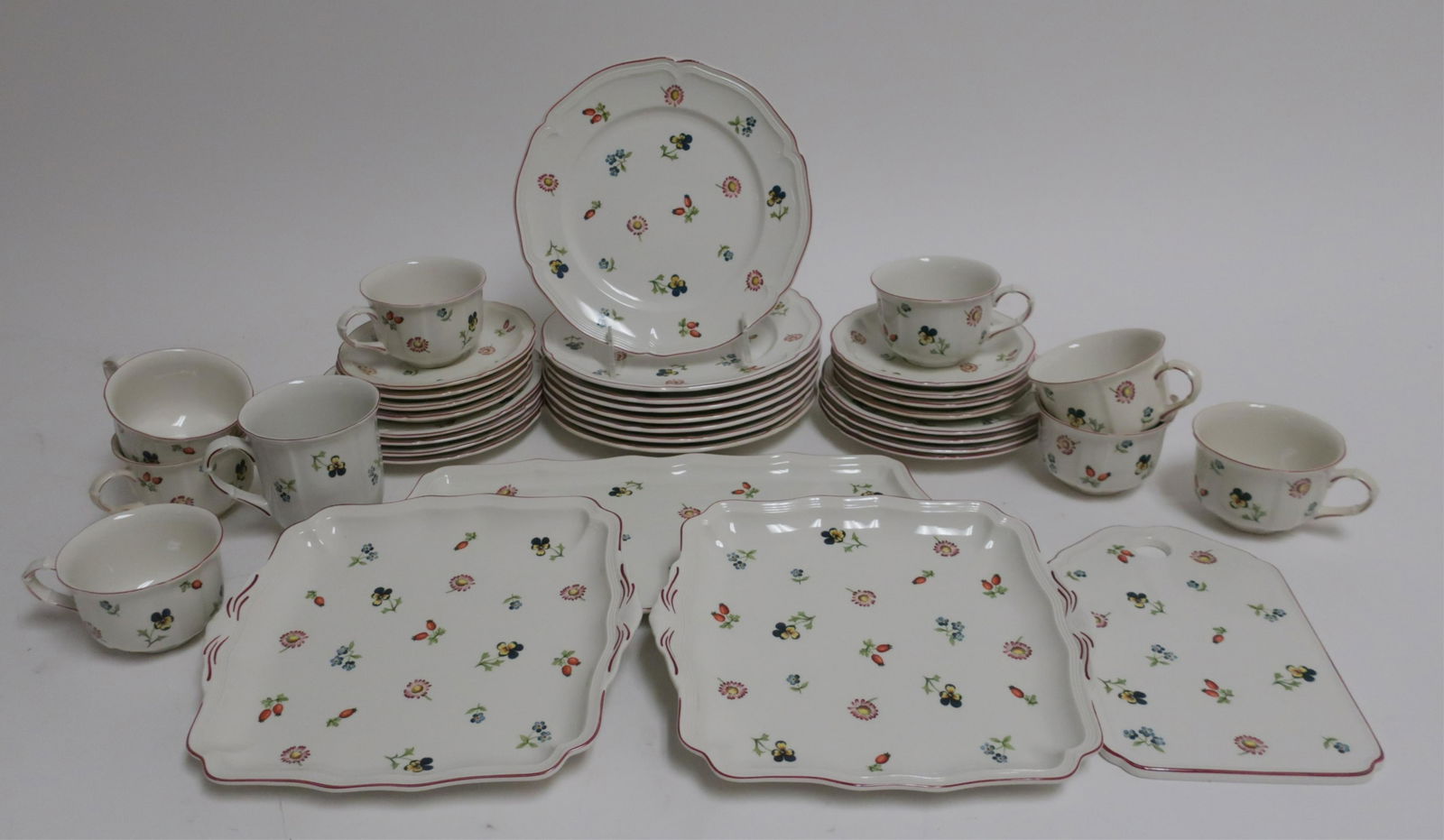 Villeroy and Boch Lunch/Tea Set for 8 (1 of 2)