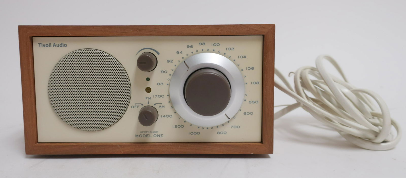 Tivoli Audio Henry Kloss Model One Radio (1 of 2)