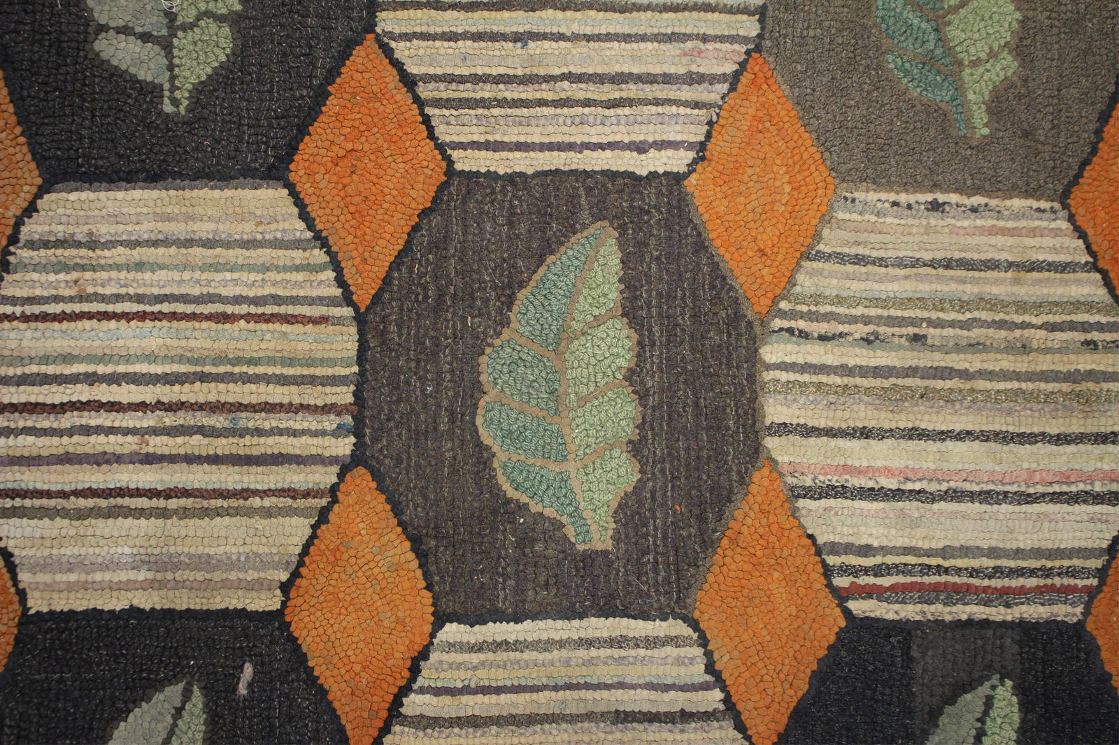 Hooked Rug Geometric Leaf Design (1 of 6)