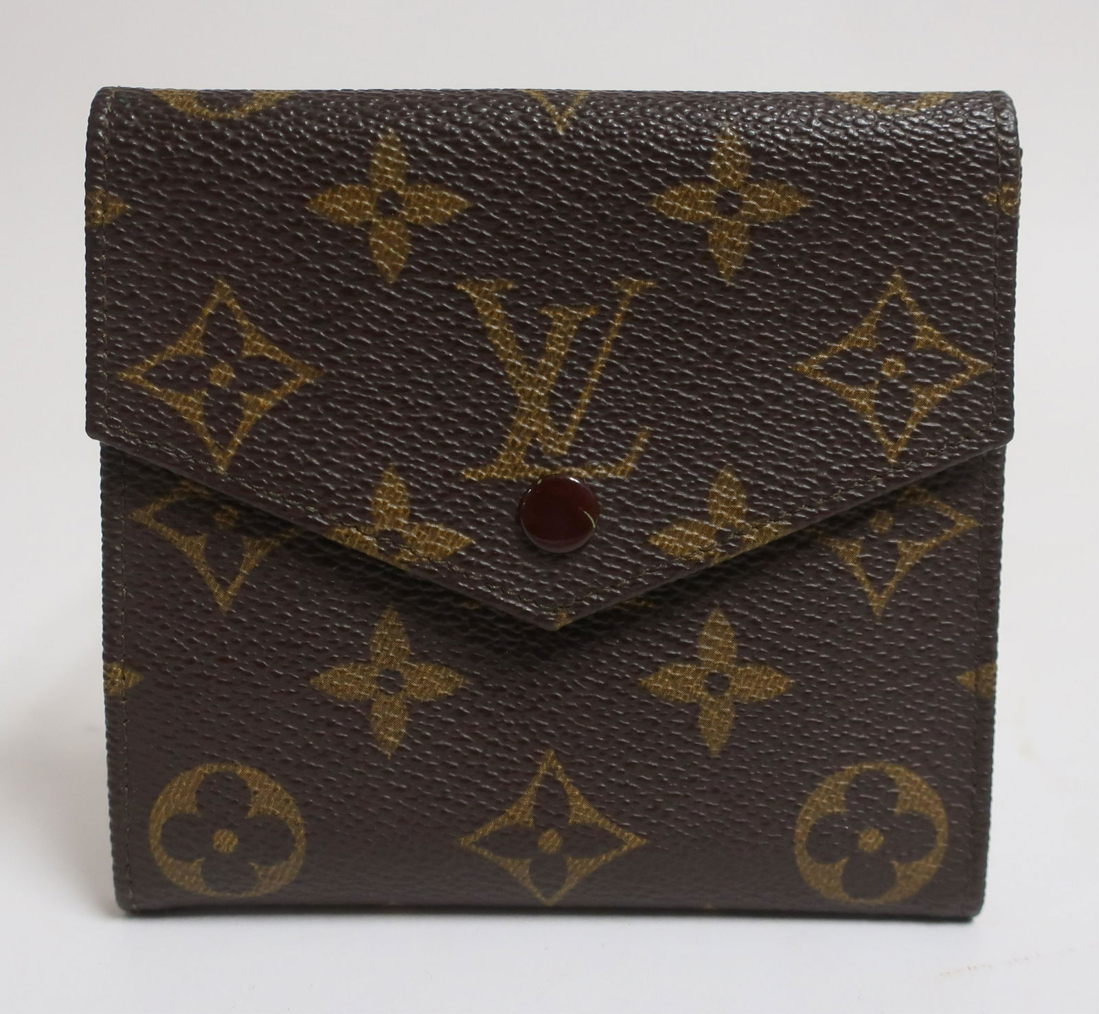 Louis Vuitton Vintage Elise Wallet: Monogram exterior, brown leather interior. Product code 882 AN 4.5 x 4.25 (GLO348)(EL)